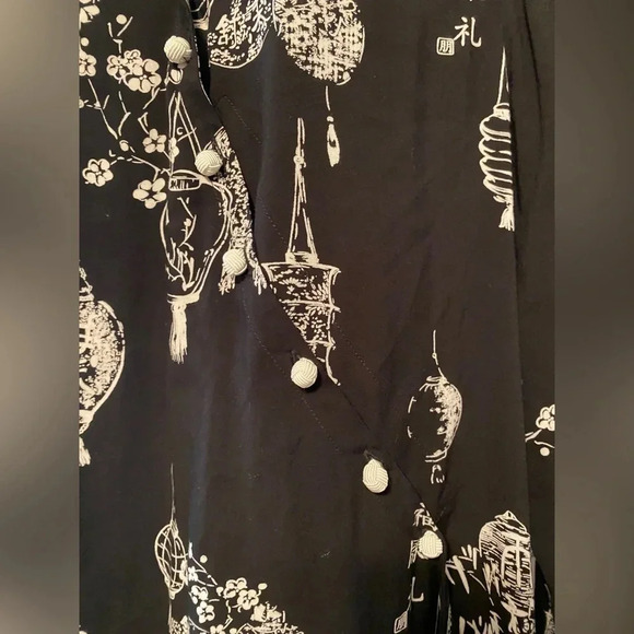 Soft Surroundings Pagoda Chinese Lantern Pattern Tunic - Picture 6 of 10